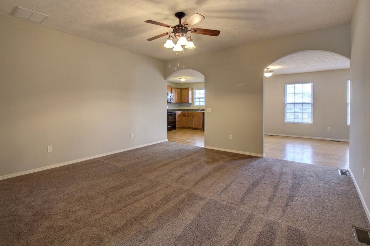 1094 S Tanner Dr - Photo 3 of 22