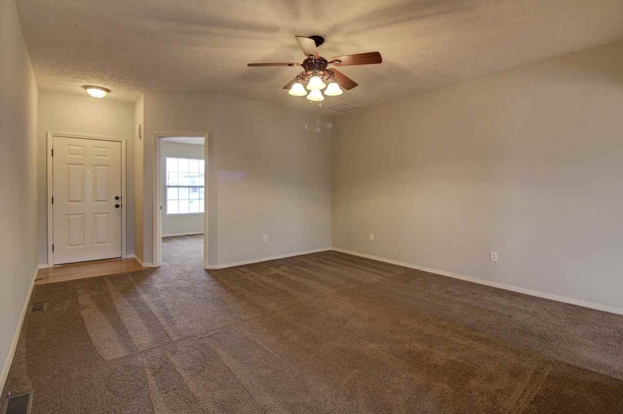 1094 S Tanner Dr - Photo 4 of 22