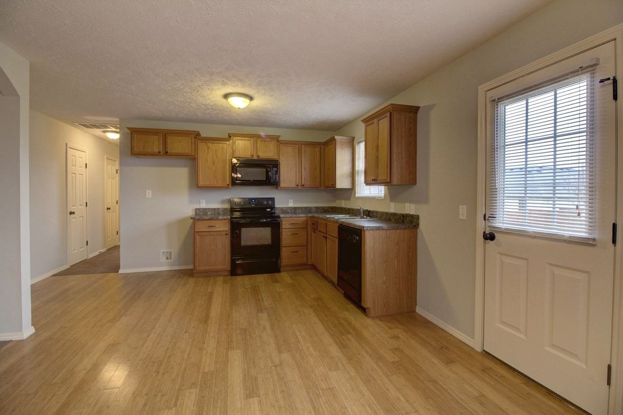 1094 S Tanner Dr - Photo 5 of 22