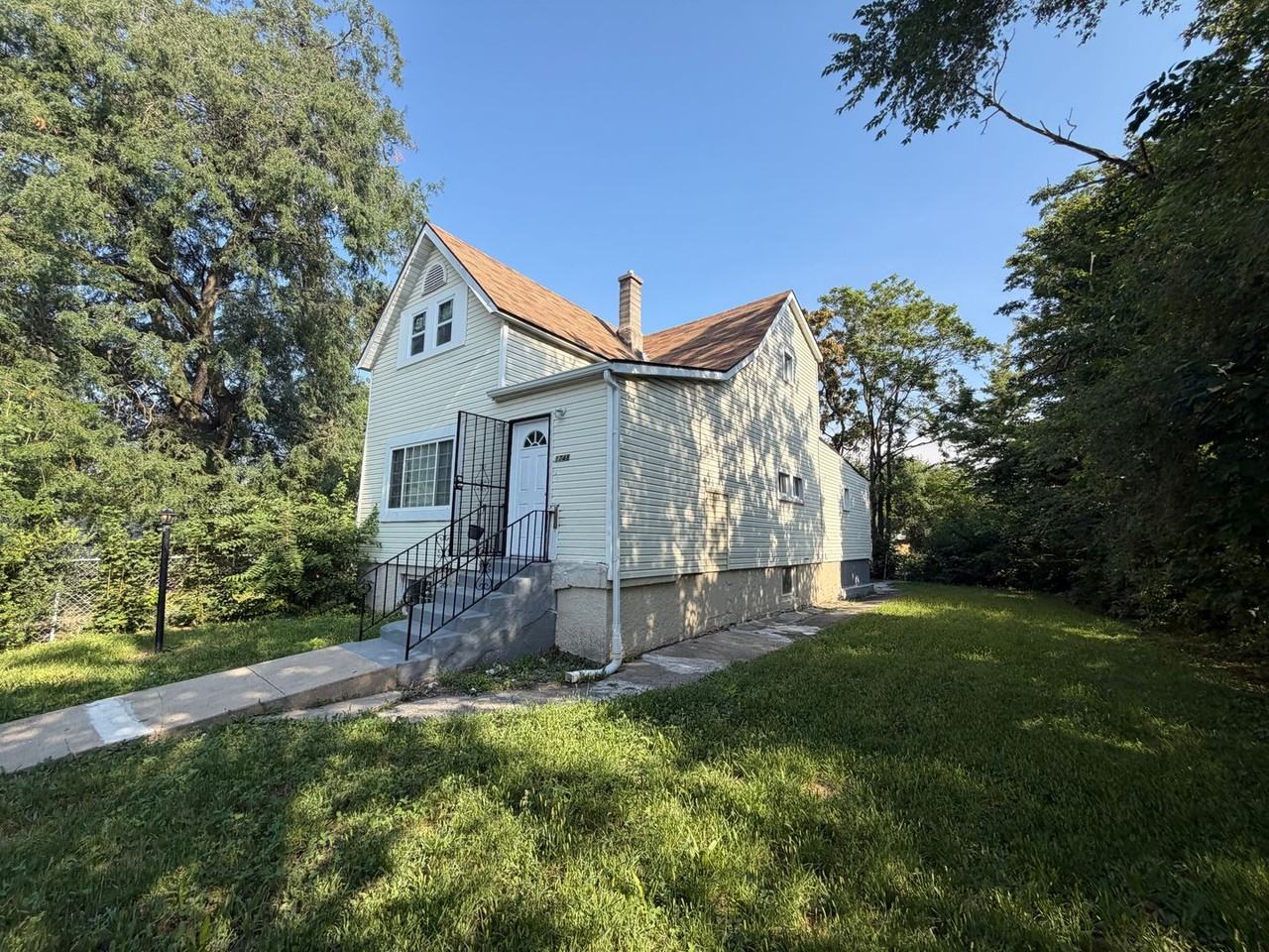 1748 W Steuben St - Photo 2 of 19