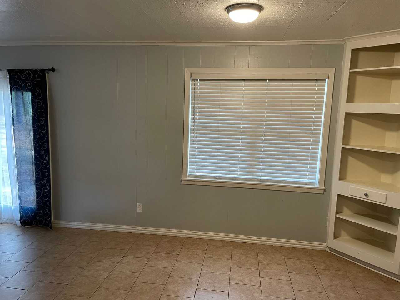 1301 Manor Pl - Photo 5 of 21