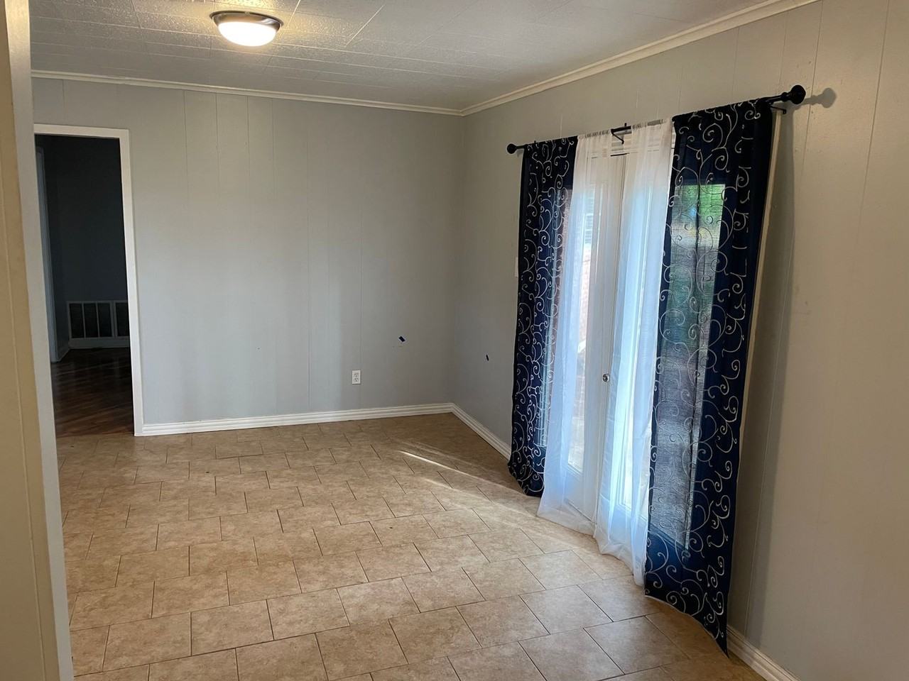 1301 Manor Pl - Photo 6 of 21