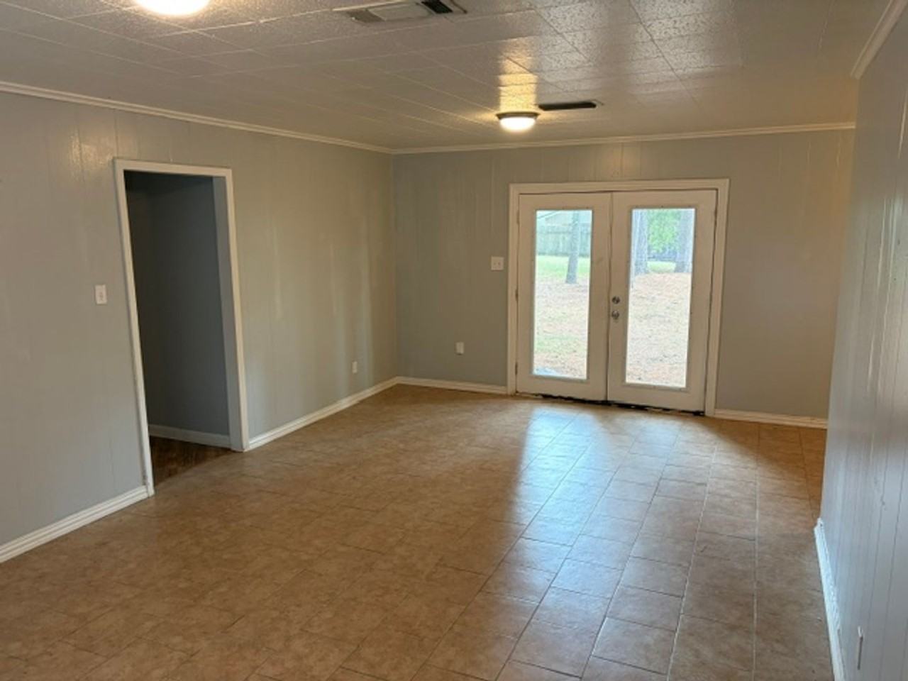 1301 Manor Pl - Photo 7 of 21