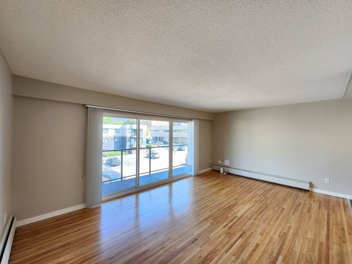 120 19th Street West #307 - Photo 5 of 14