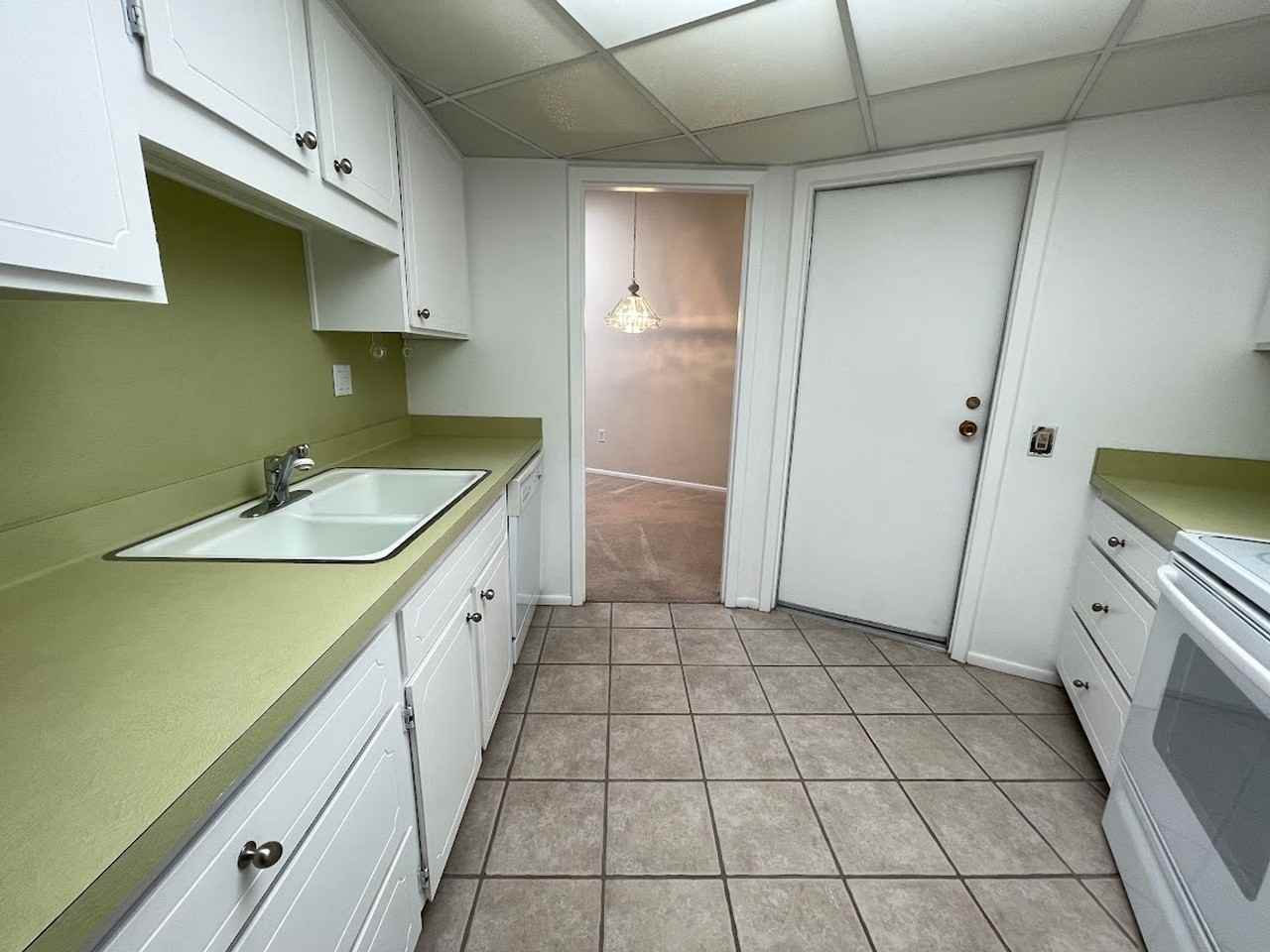 16810 N Boswell Blvd - Photo 7 of 36