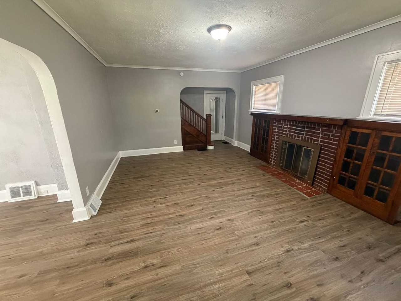 1477 Eleanor Ave - Photo 2 of 11