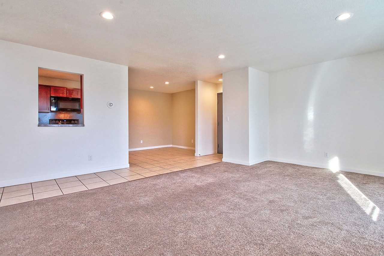 1028 Abbey Ct - Photo 3 of 15