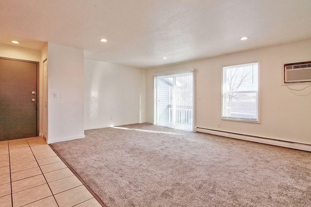 1028 Abbey Ct - Photo 5 of 15