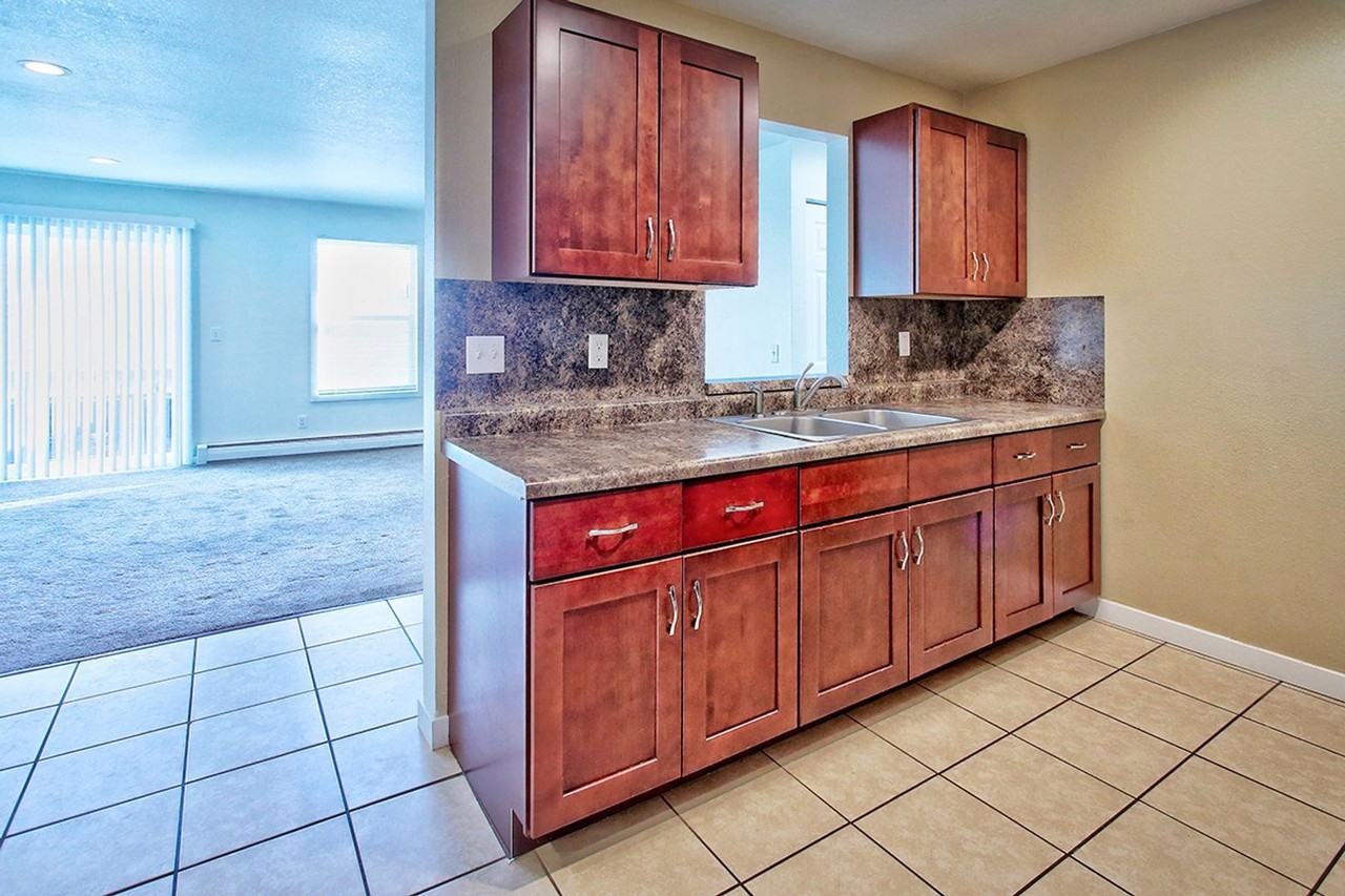 1028 Abbey Ct - Photo 6 of 15
