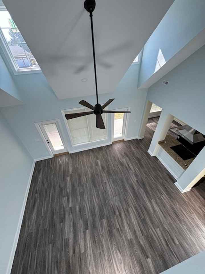 102 Windyfield Dr - Photo 4 of 18