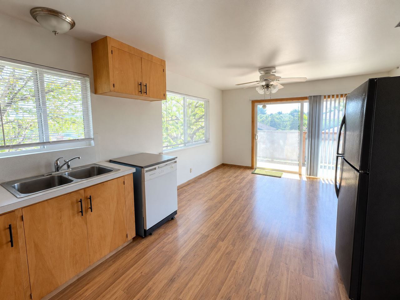1315 Myrtle Ave - Photo 6 of 17