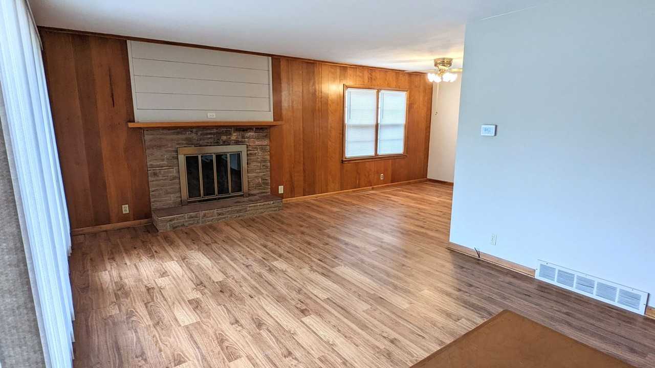 1624 Turtle St - Photo 2 of 12