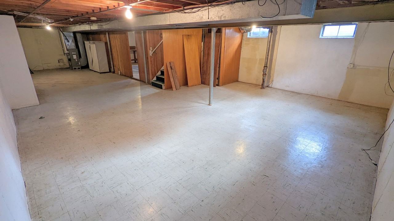 1624 Turtle St - Photo 3 of 12