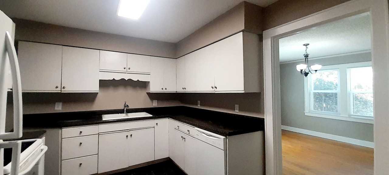 202 N Howell Ave - Photo 3 of 17