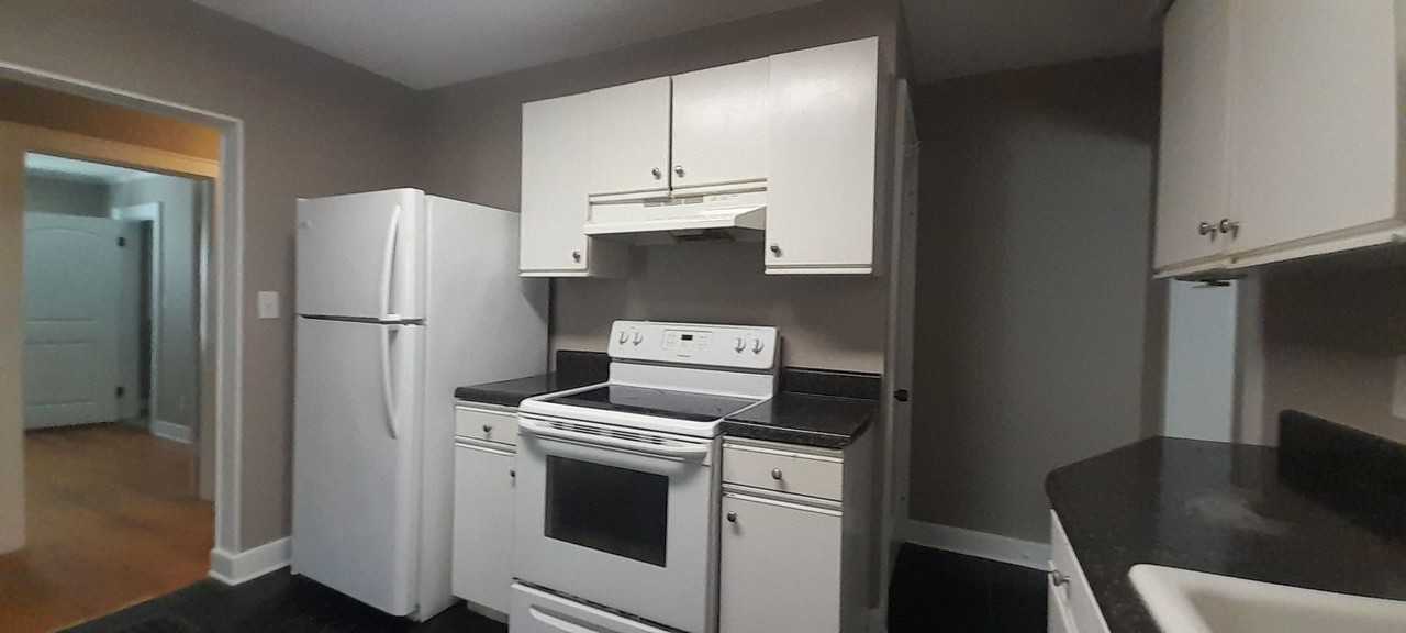 202 N Howell Ave - Photo 4 of 17
