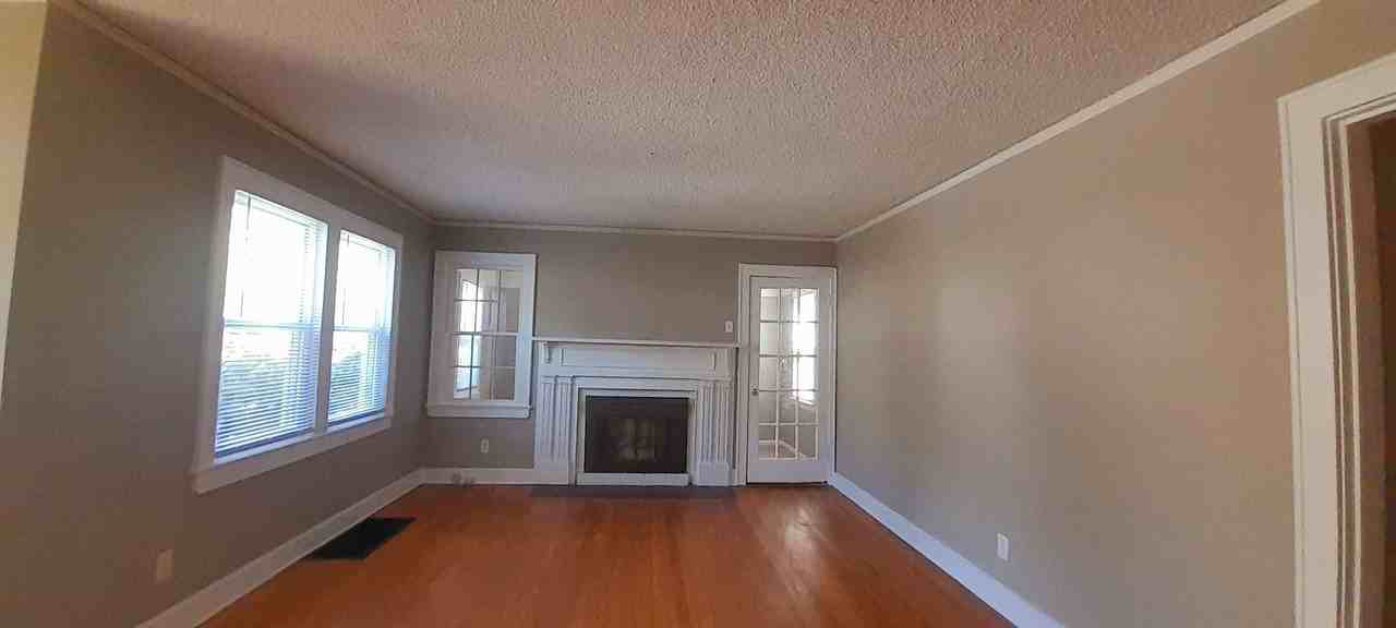 202 N Howell Ave - Photo 5 of 17