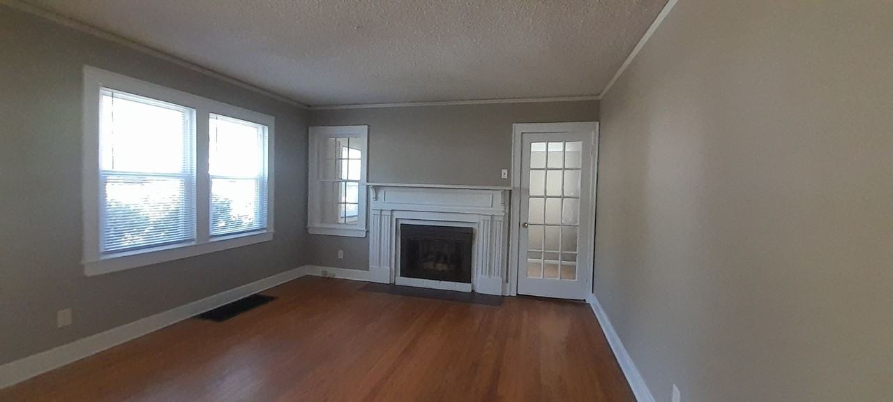202 N Howell Ave - Photo 6 of 17