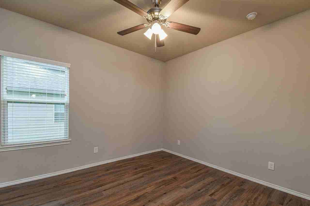 15633 Sycamore Dr - Photo 5 of 23