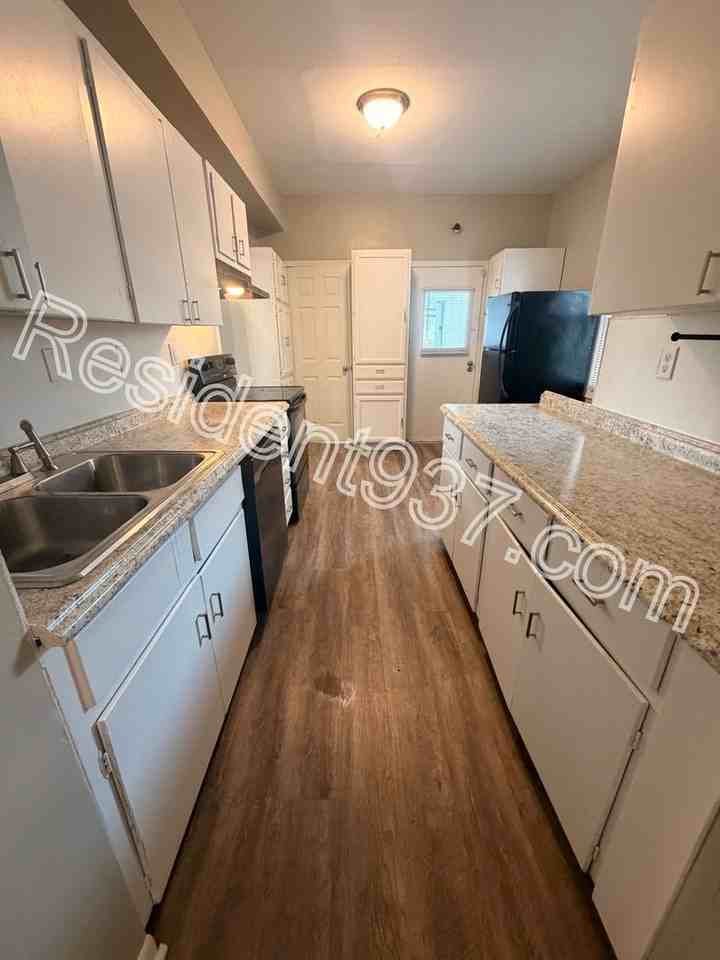 617 Wellmeier Ave - Photo 7 of 23