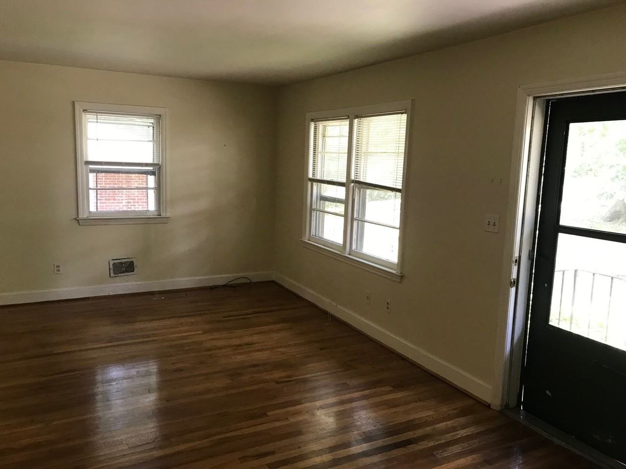 405 Smith Ave - Photo 3 of 9