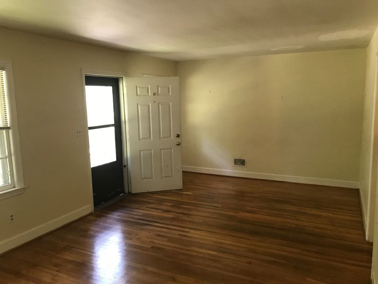 405 Smith Ave - Photo 4 of 9