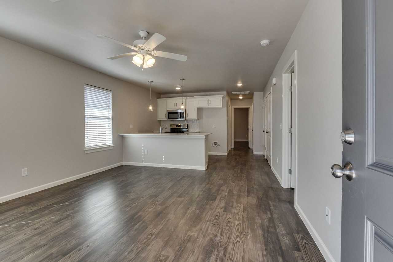 407 Vail Cir - Photo 3 of 37