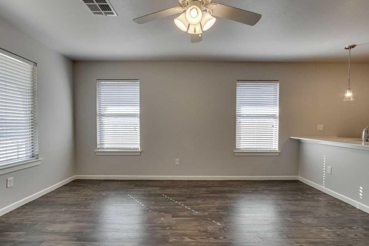 407 Vail Cir - Photo 4 of 37