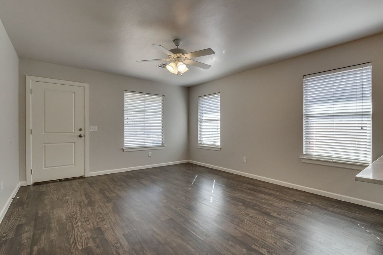 407 Vail Cir - Photo 5 of 37