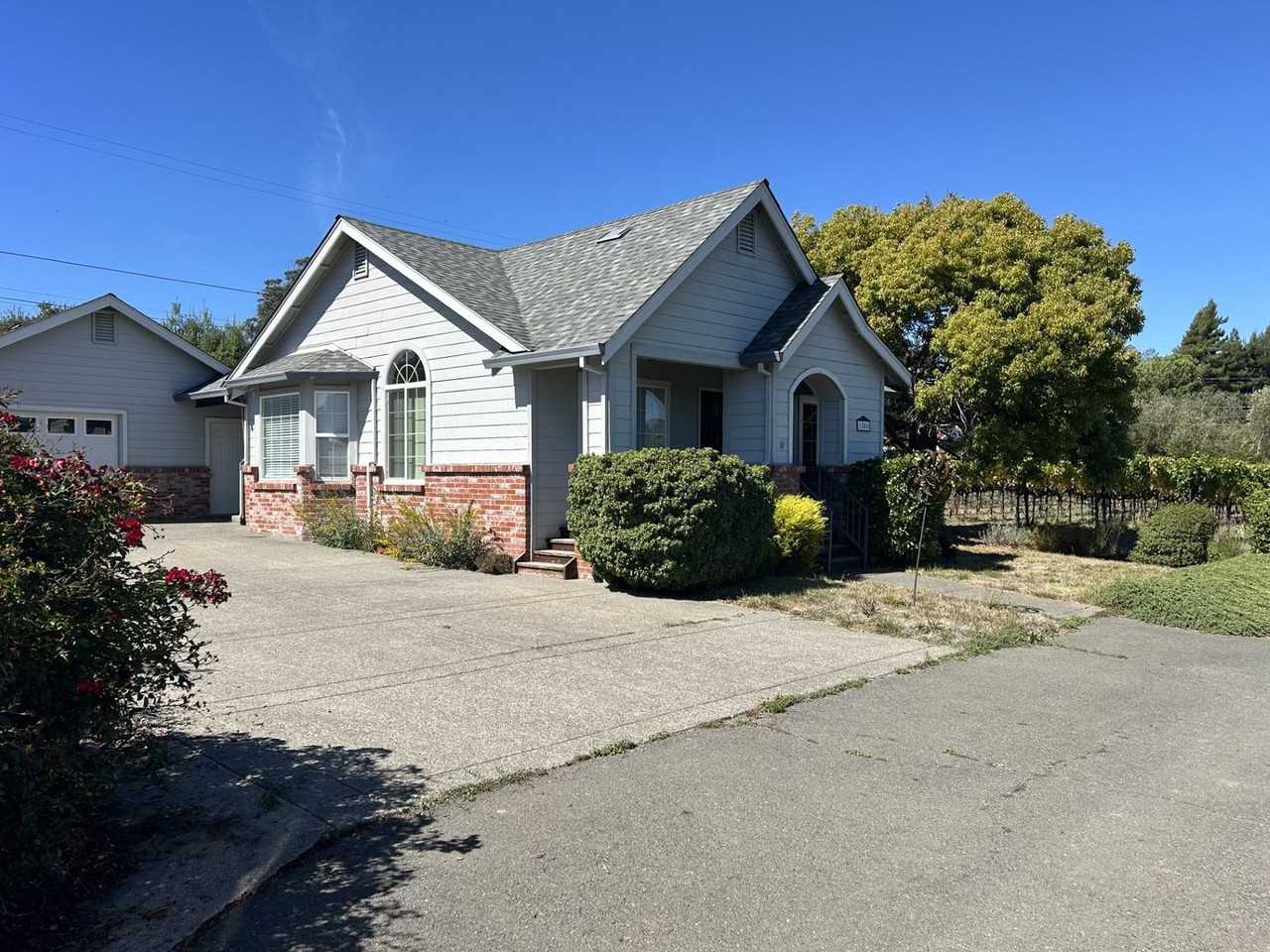 1806 Darby Rd - Photo 3 of 23