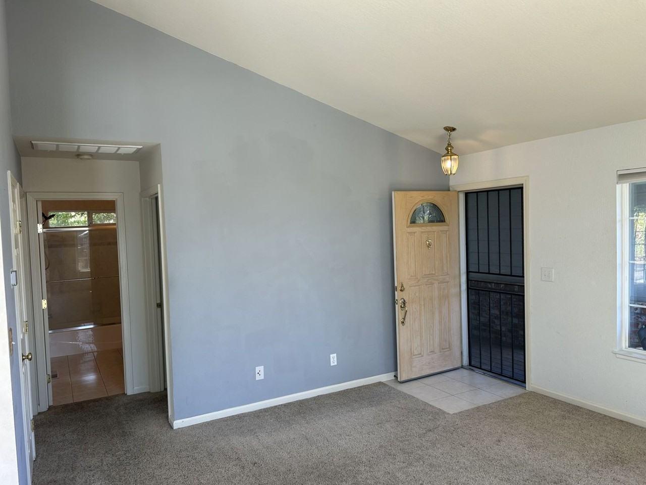 1806 Darby Rd - Photo 5 of 23