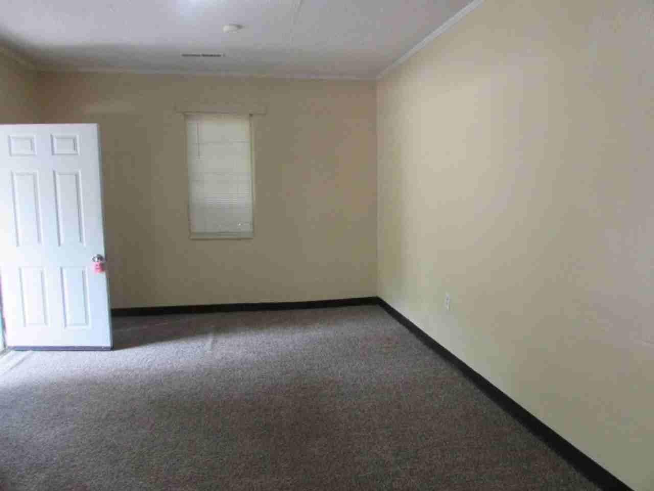 28 Burgess Ct - Photo 3 of 11