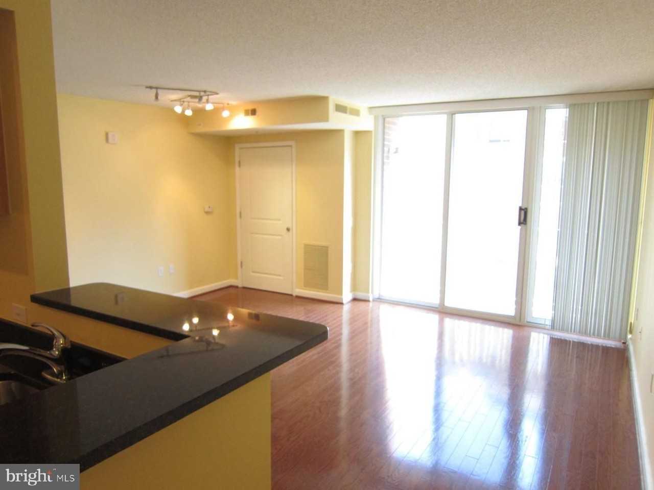 880 N Pollard St - Photo 3 of 33