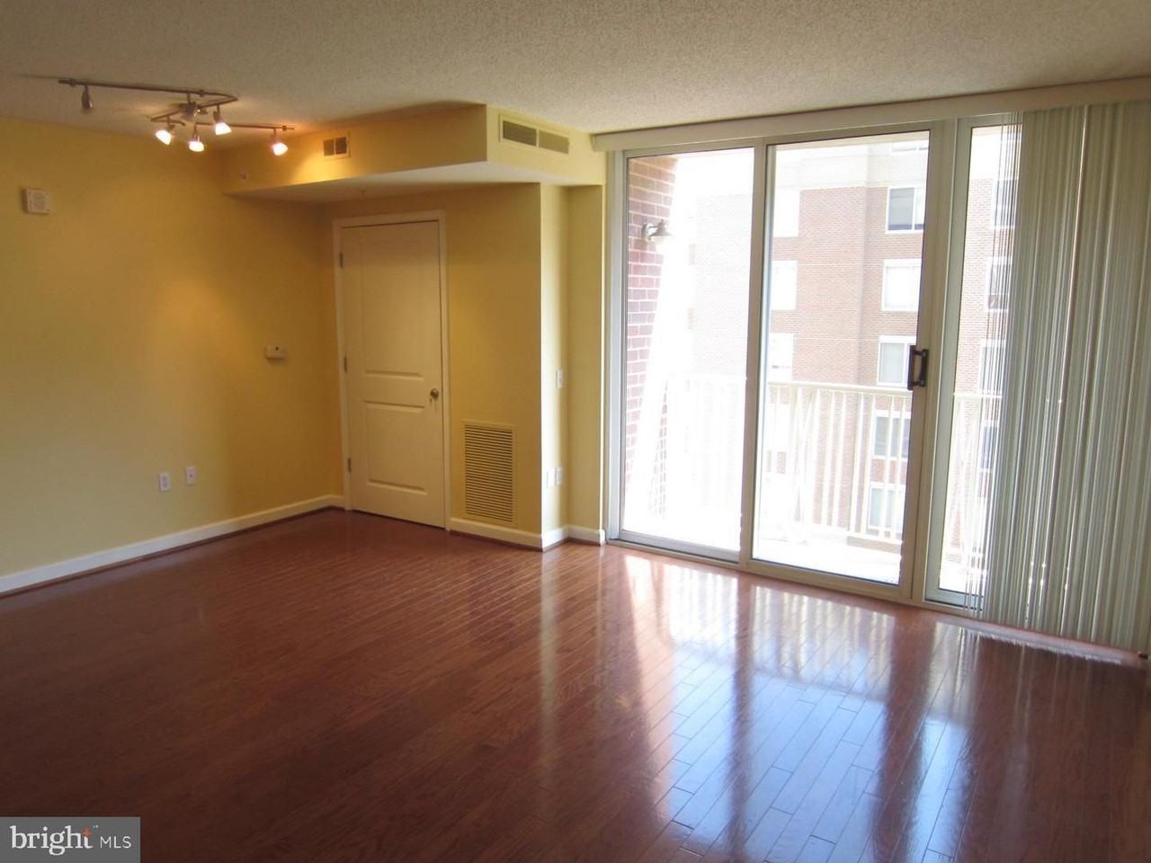 880 N Pollard St - Photo 4 of 33