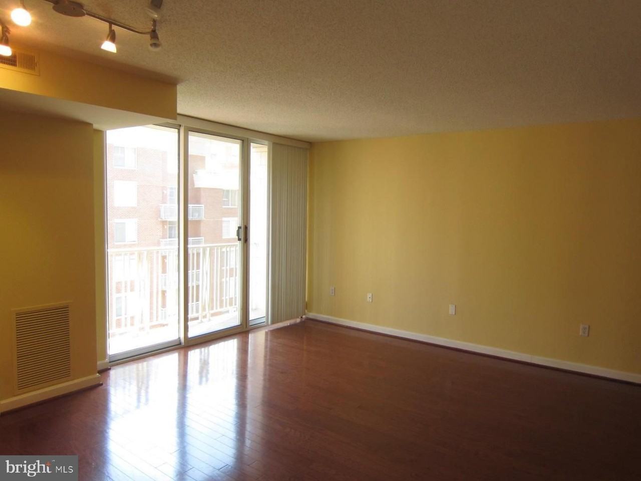 880 N Pollard St - Photo 5 of 33