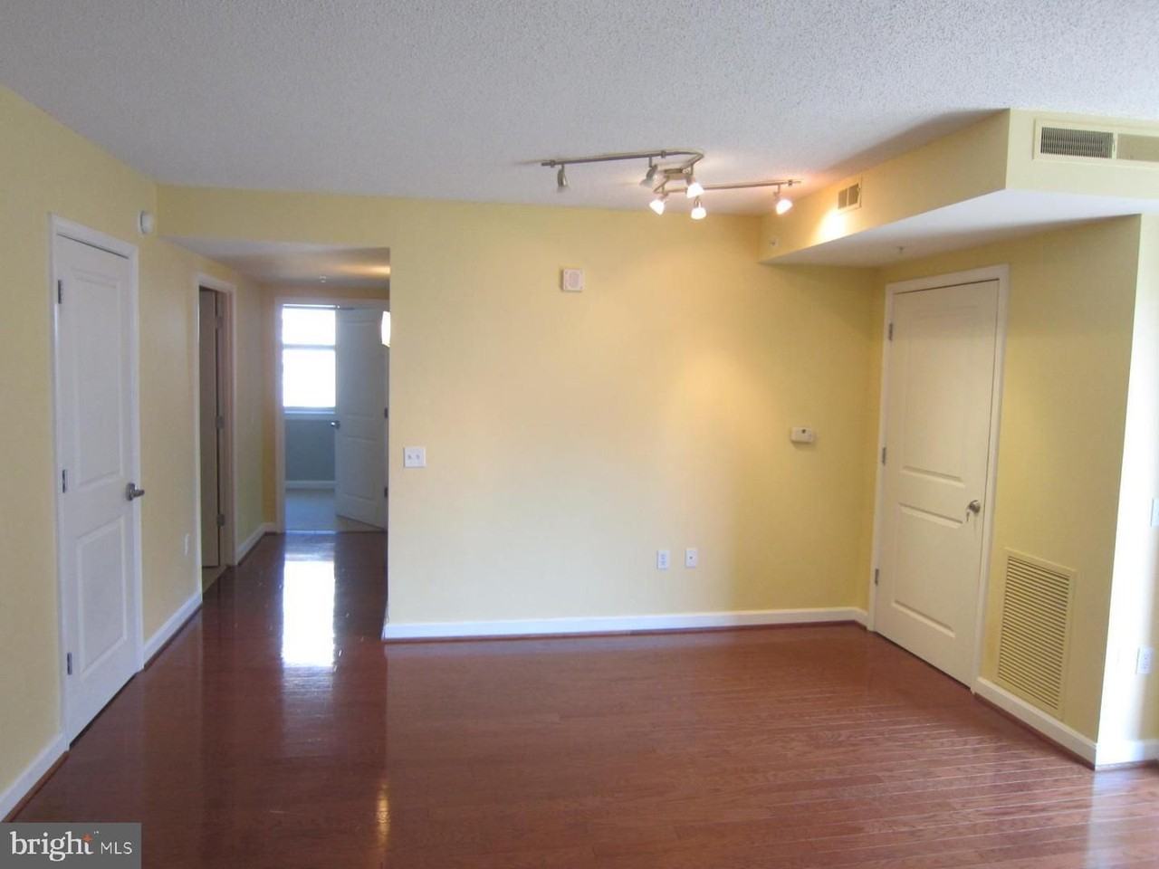 880 N Pollard St - Photo 6 of 33