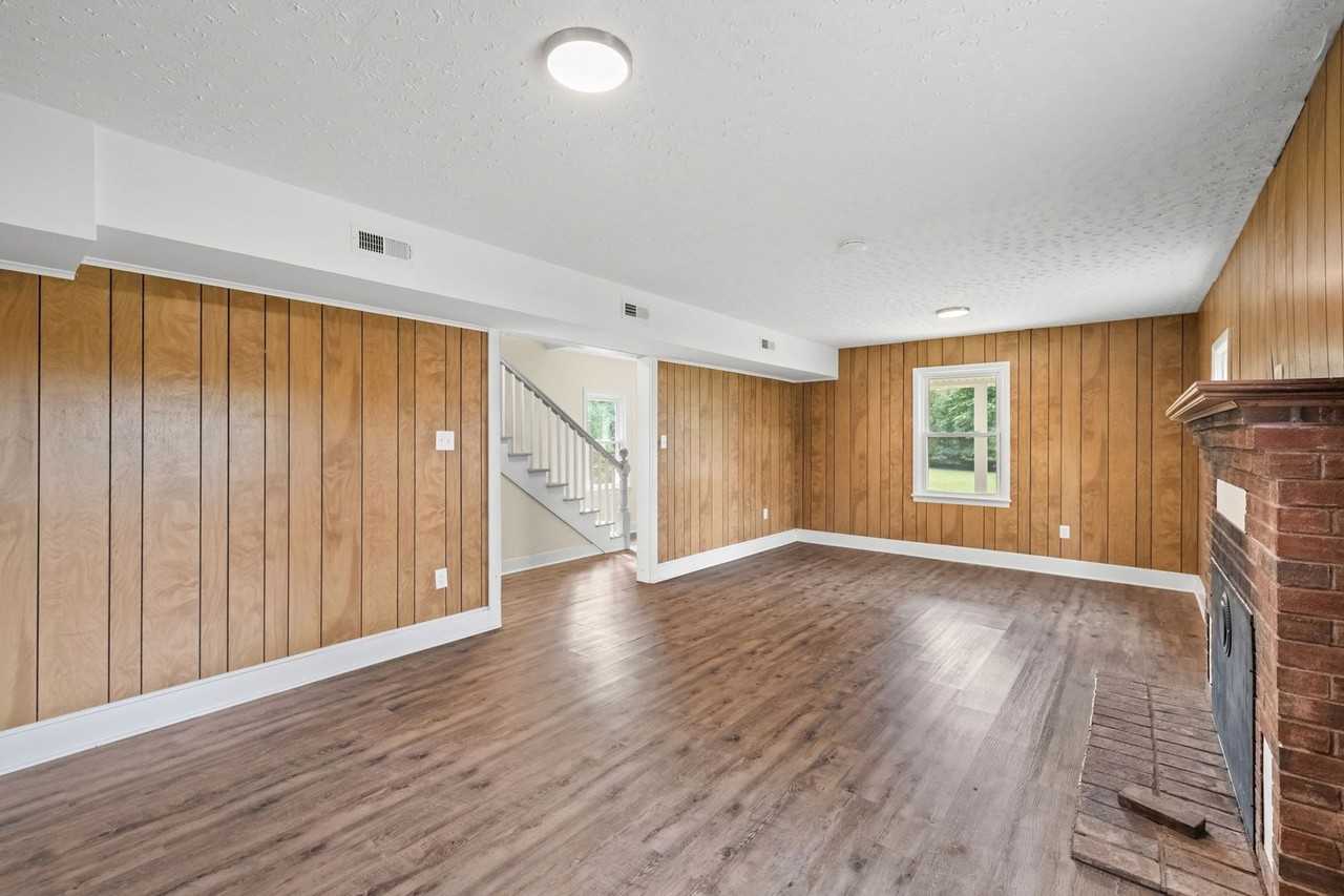 1457 Caledon Rd - Photo 7 of 39