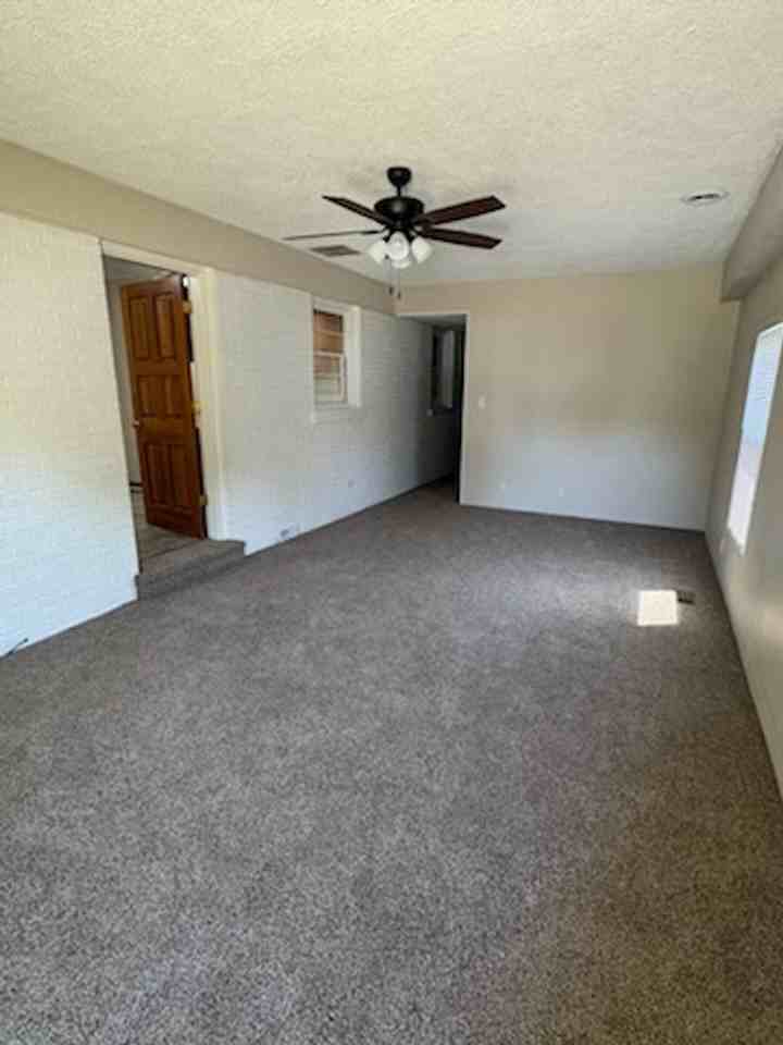 827 N Alvord Blvd - Photo 2 of 17