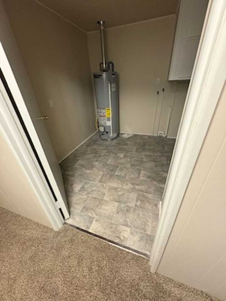 827 N Alvord Blvd - Photo 5 of 17
