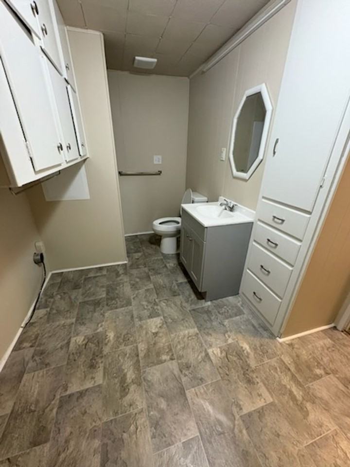 827 N Alvord Blvd - Photo 6 of 17