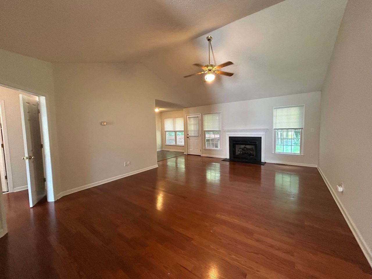 6088 Yeaton Glen Dr - Photo 2 of 11