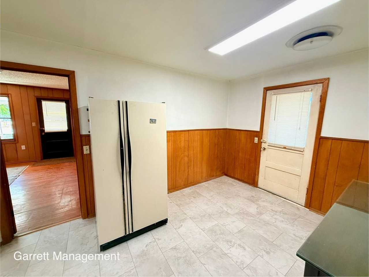 1217 Barnes St - Photo 4 of 14