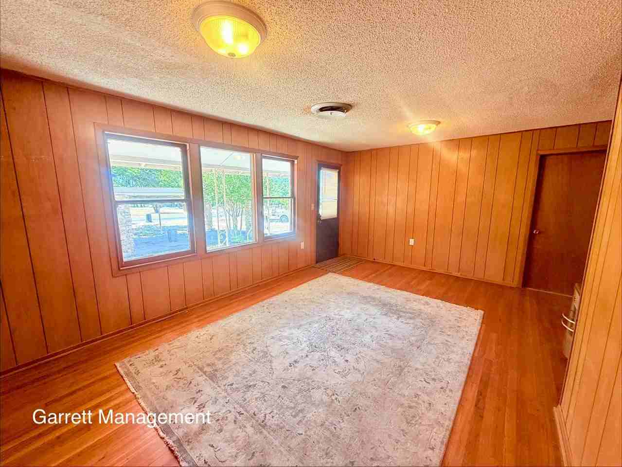 1217 Barnes St - Photo 6 of 14