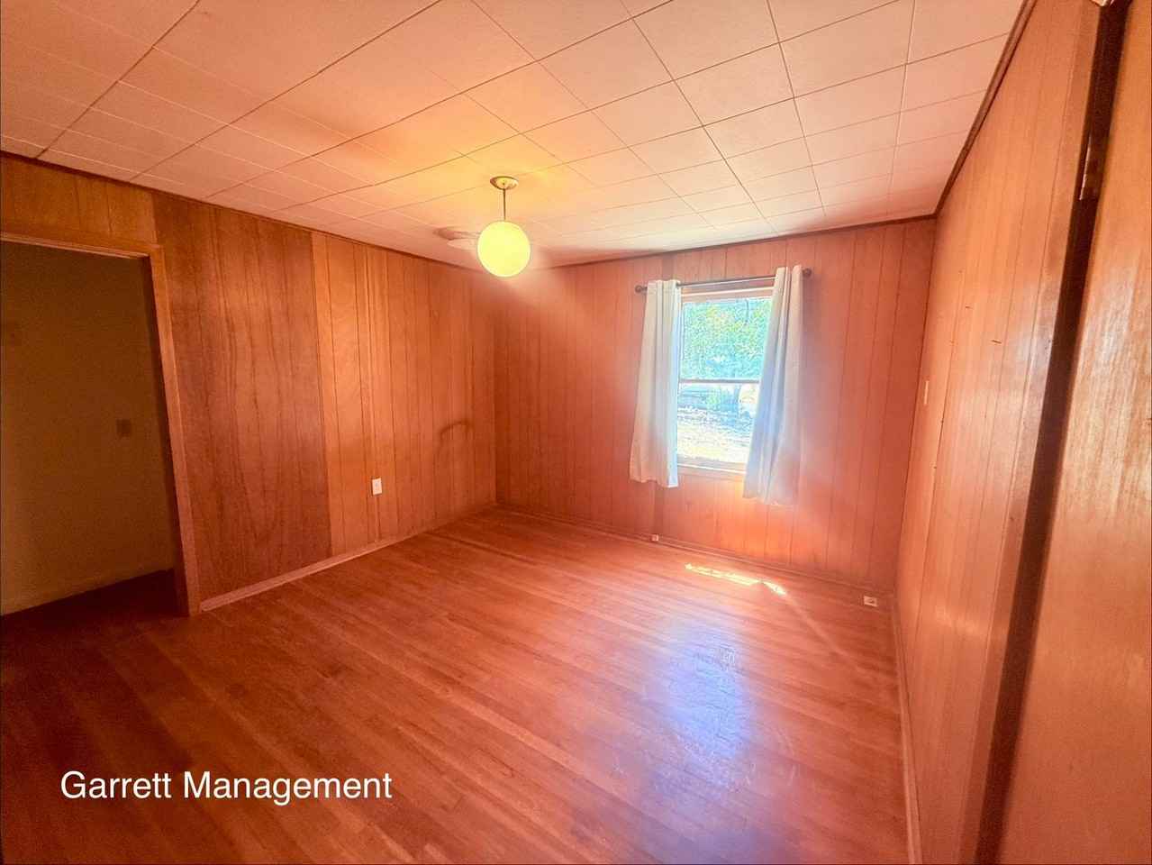 1217 Barnes St - Photo 7 of 14