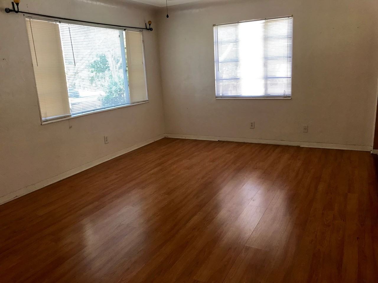 1435 15th St N - Photo 3 of 26