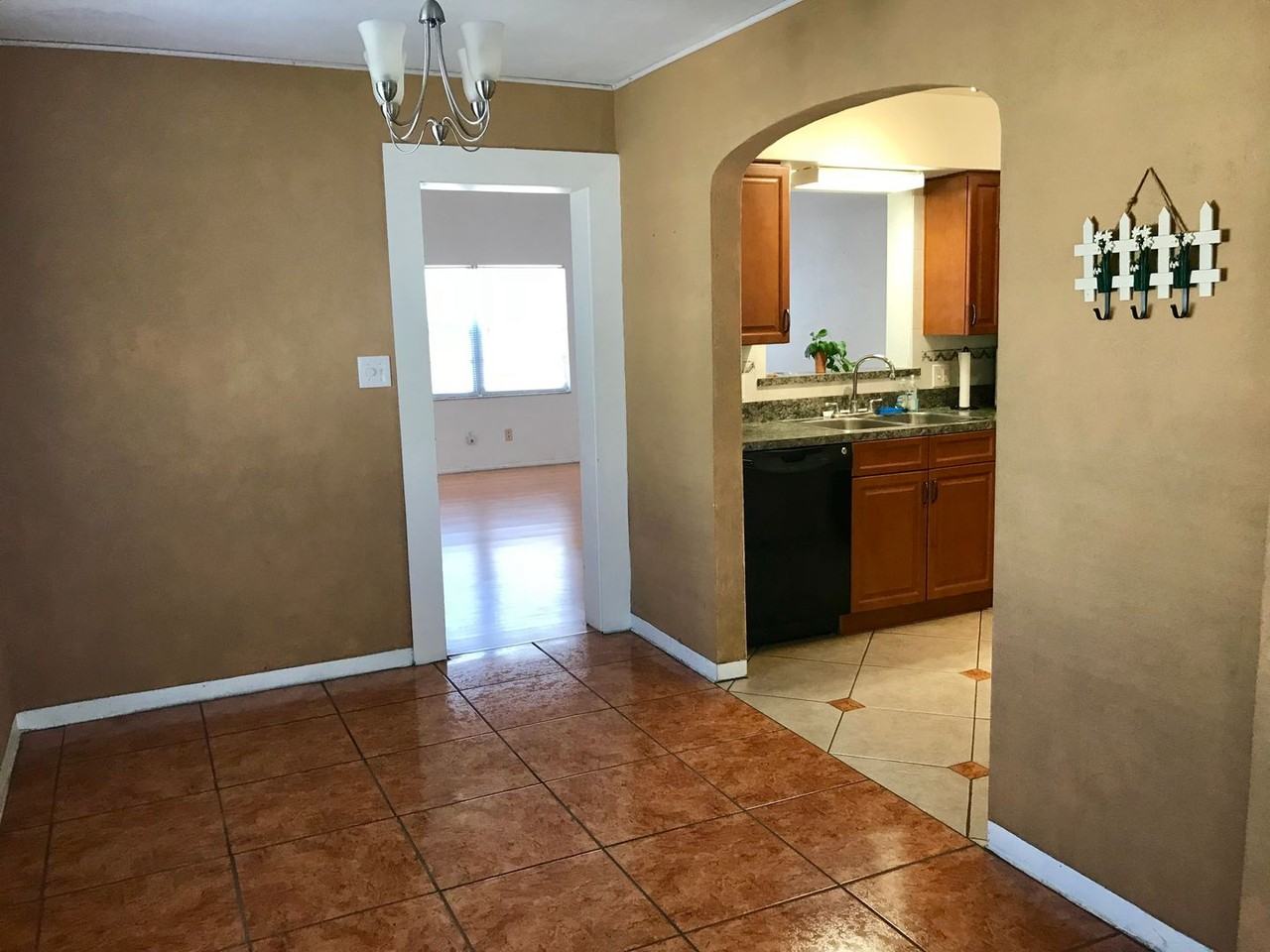 1435 15th St N - Photo 4 of 26
