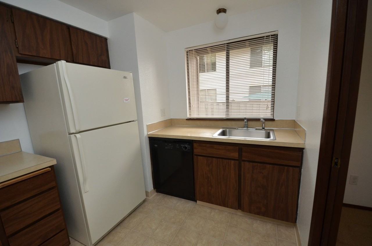 12304 Sw Sussex St - Photo 7 of 13
