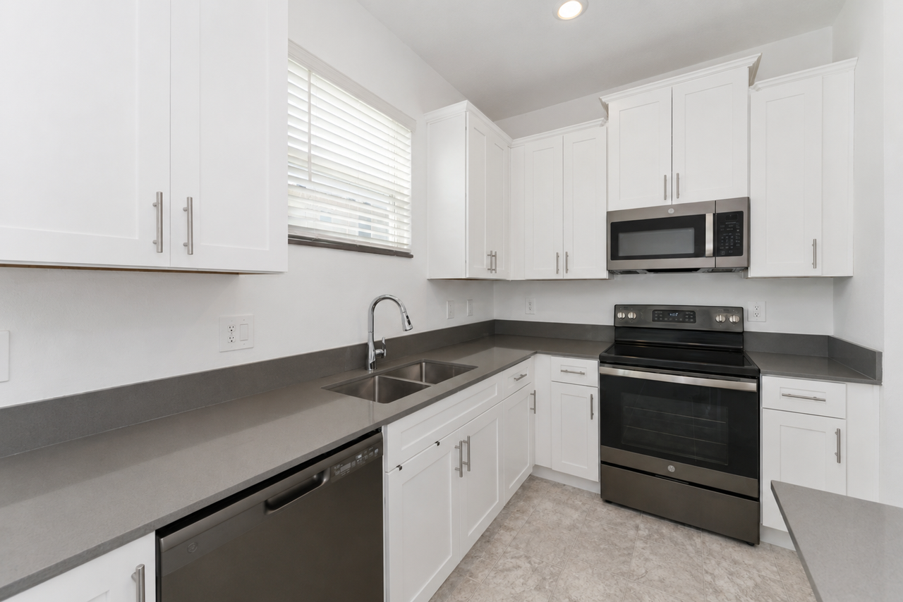 7700 Stone Creek Trl - Photo 4 of 21