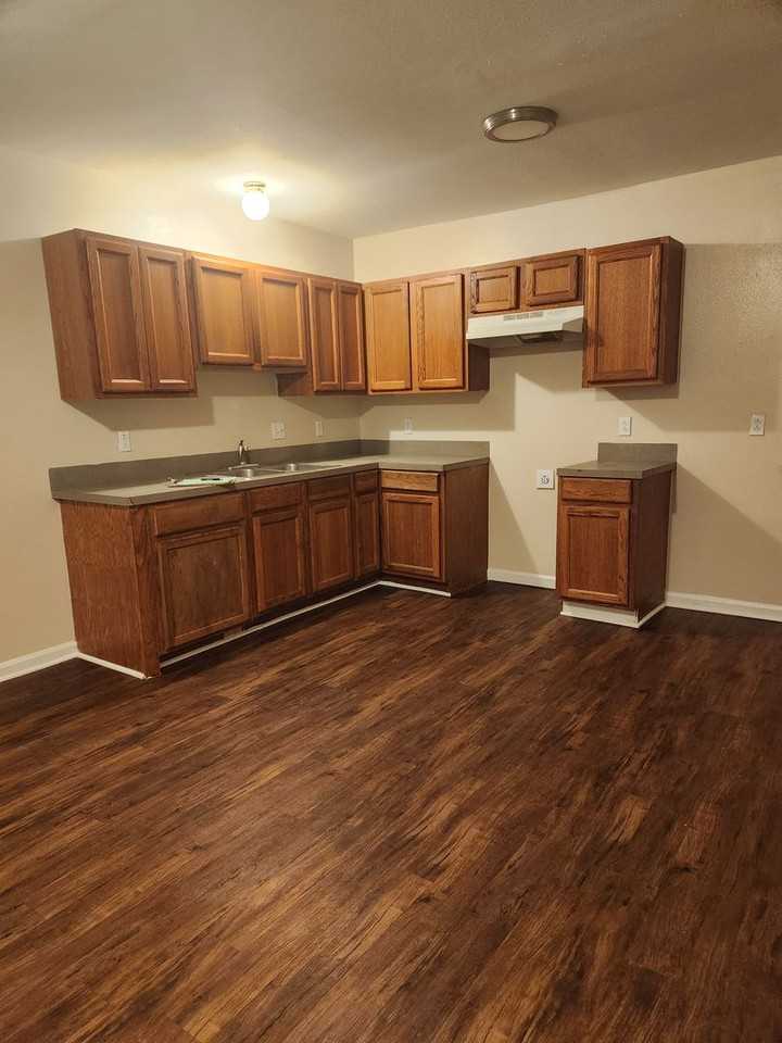 2115 Virginia St - Photo 2 of 10