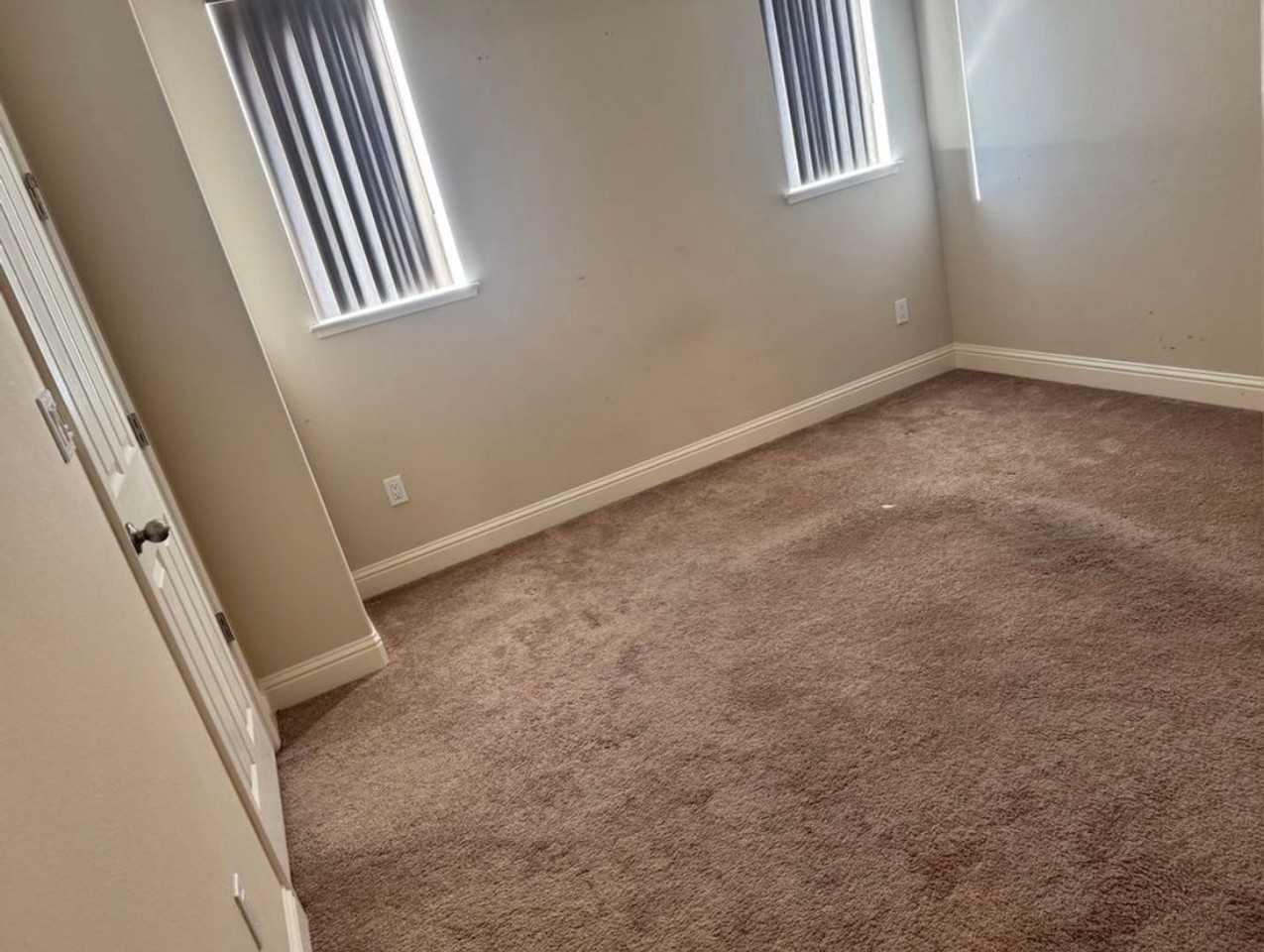 4255 Fairmont Ave - Photo 6 of 15