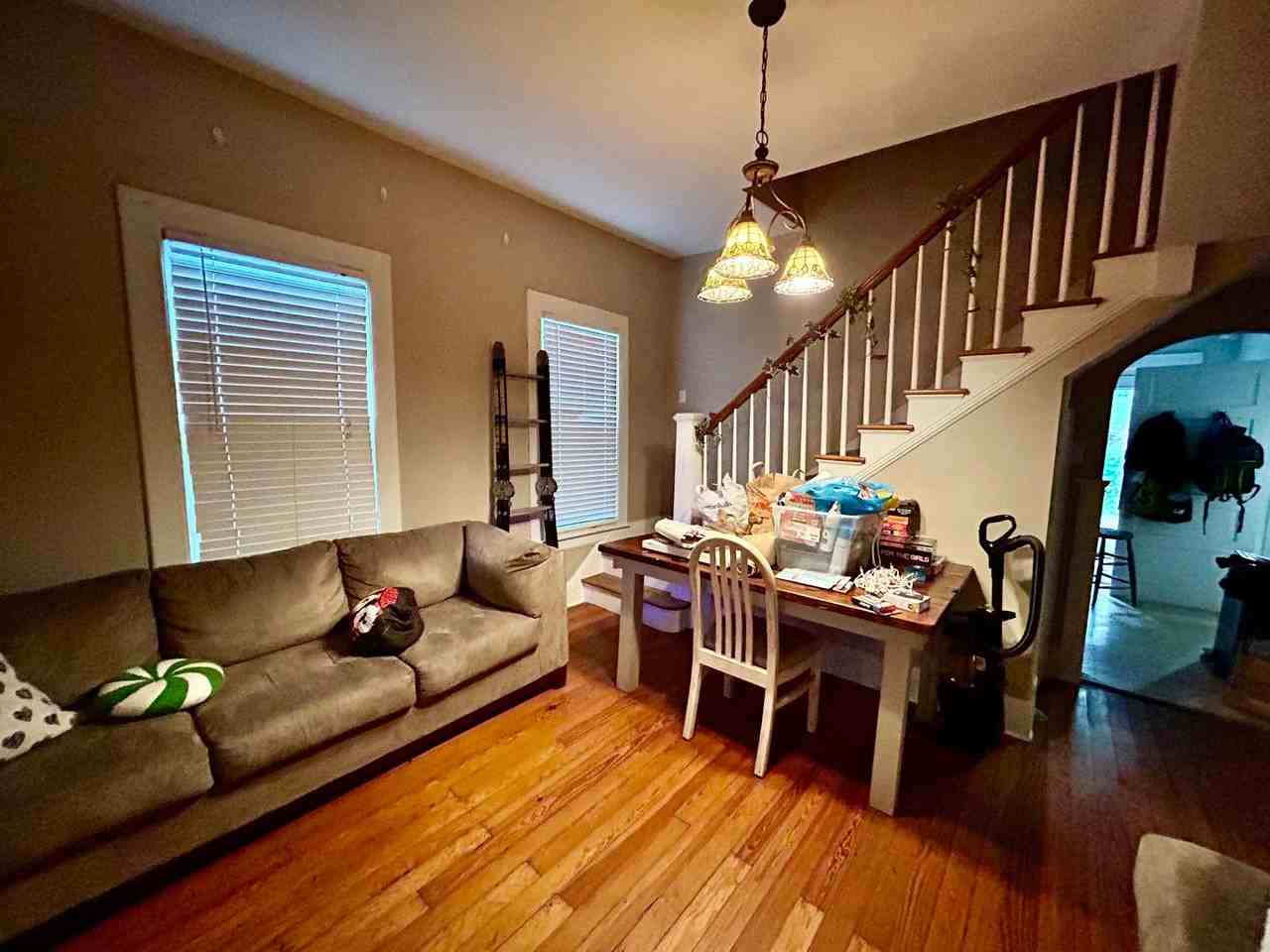 340 Oldham Ave - Photo 3 of 11